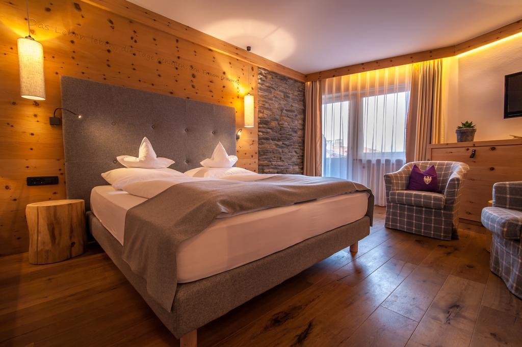 Hotel Zum Mohren Tesimo Bagian luar foto
